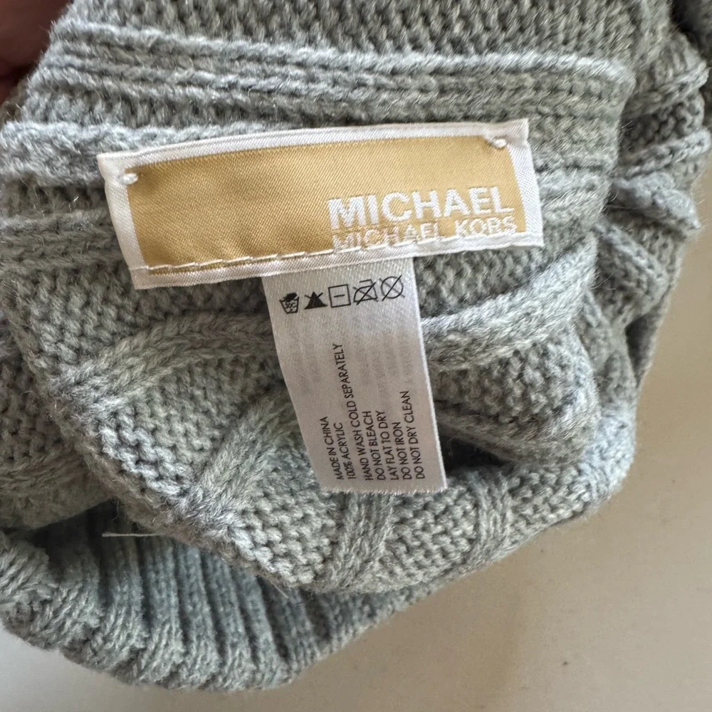 Michael Kors Silver Knit Pom-Pom Beanie‎